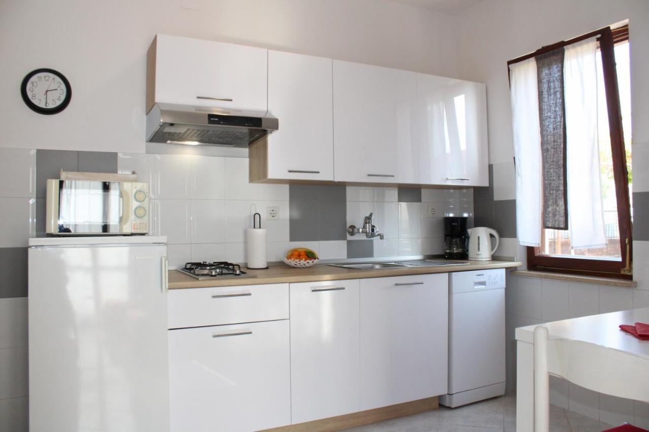 Lily'S Lovely Apartments Fazana Bagian luar foto