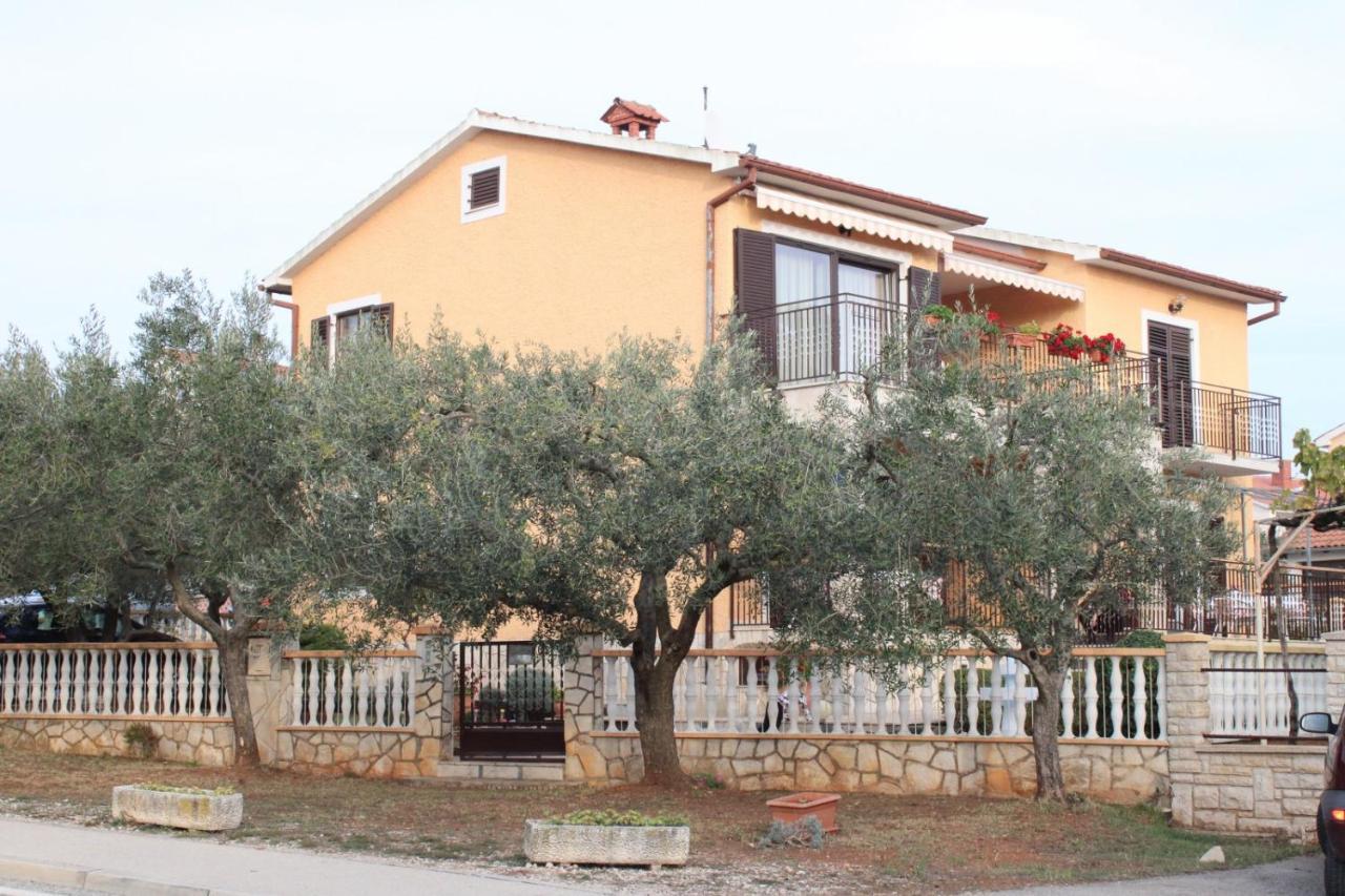 Lily'S Lovely Apartments Fazana Bagian luar foto