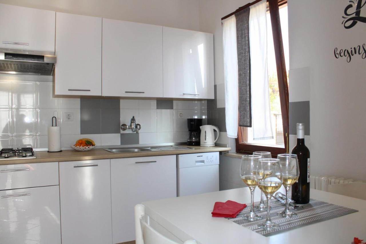 Lily'S Lovely Apartments Fazana Bagian luar foto