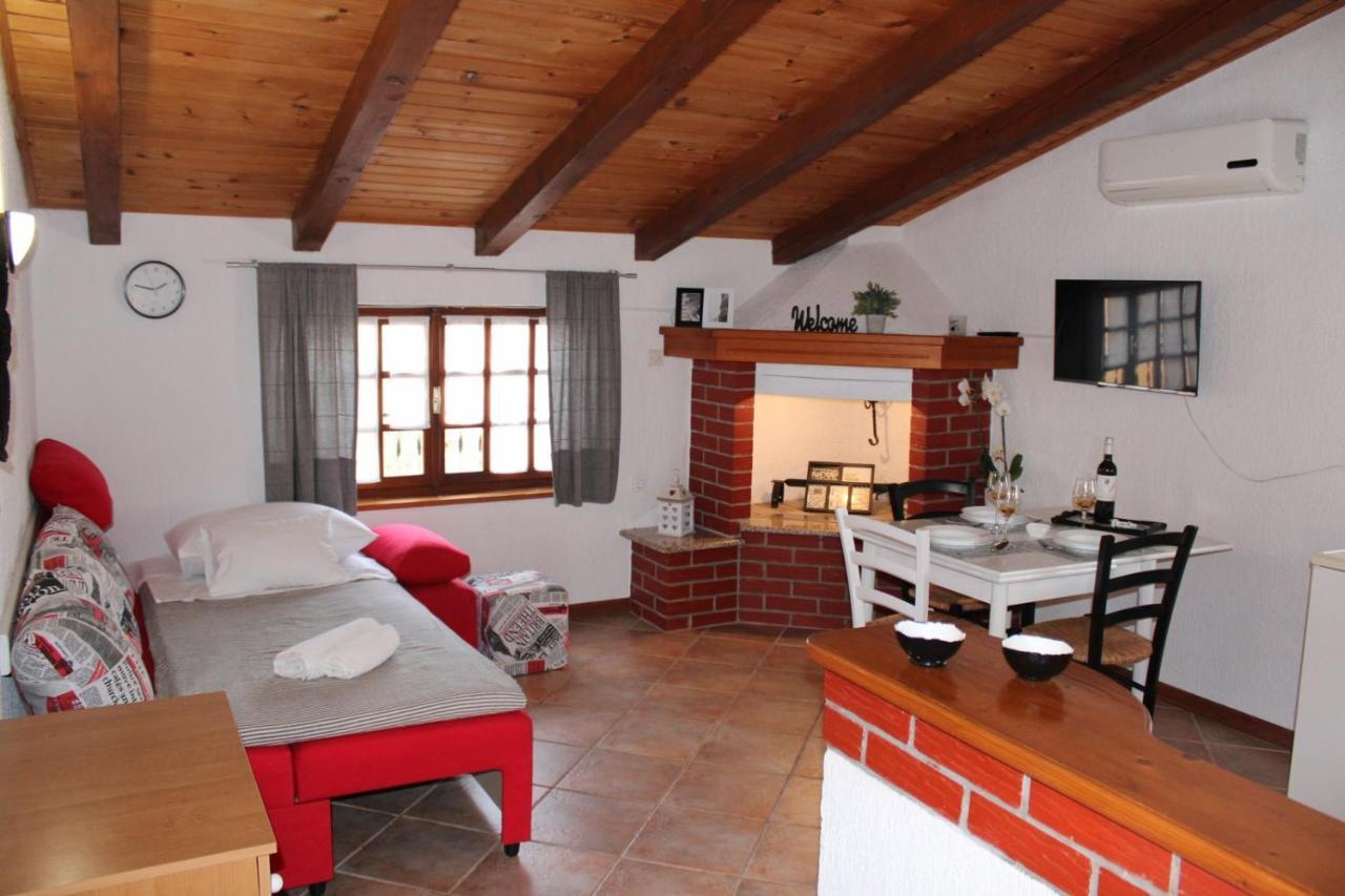 Lily'S Lovely Apartments Fazana Bagian luar foto