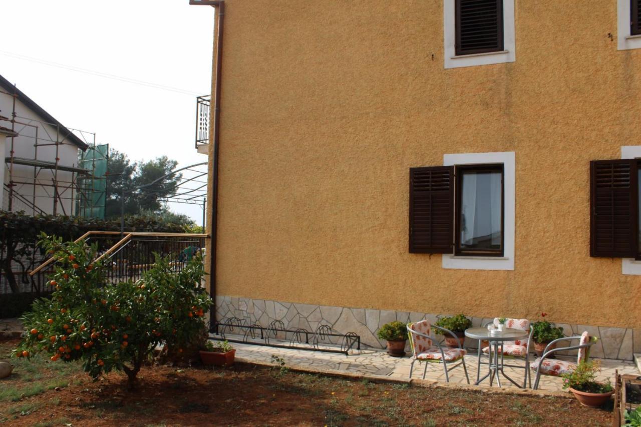Lily'S Lovely Apartments Fazana Bagian luar foto