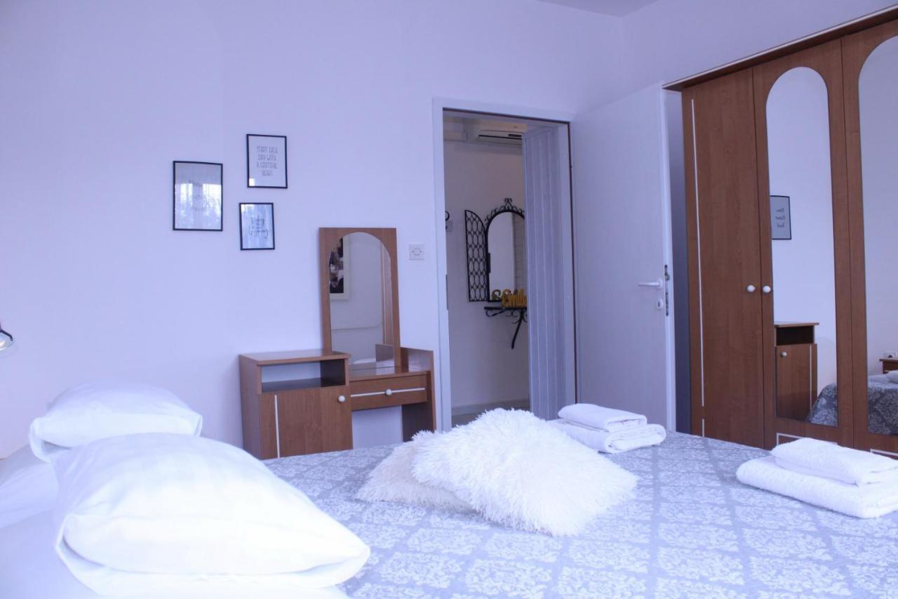 Lily'S Lovely Apartments Fazana Bagian luar foto
