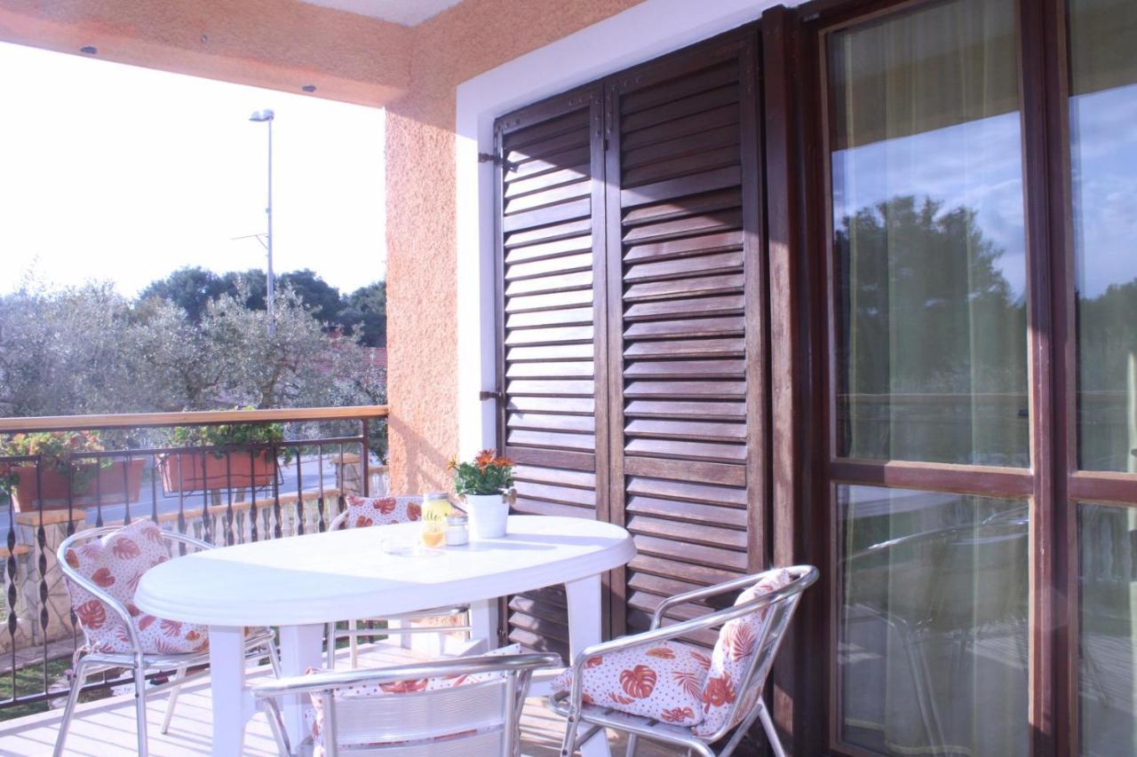 Lily'S Lovely Apartments Fazana Bagian luar foto
