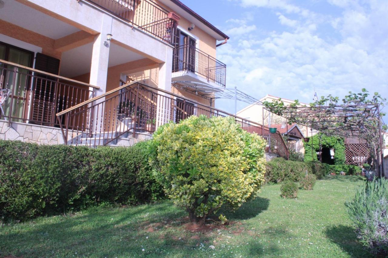 Lily'S Lovely Apartments Fazana Bagian luar foto